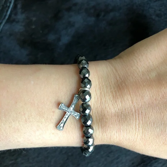 Diamond pave cross bracelet - Picture 2 of 2